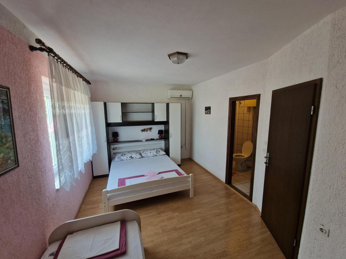 Rooms Anita Sibinj Sibinj Krmpotski Exterior foto