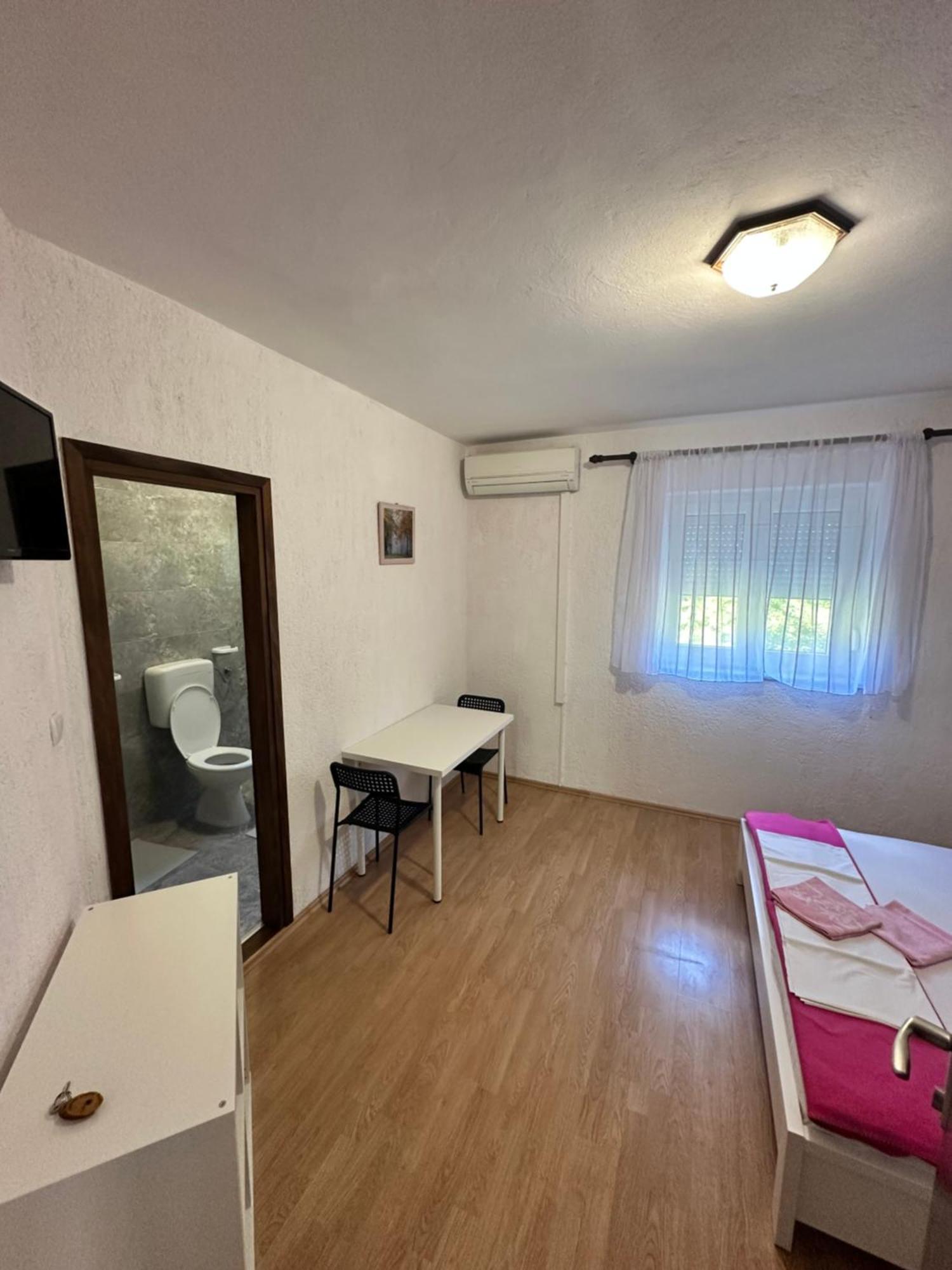 Rooms Anita Sibinj Sibinj Krmpotski Exterior foto